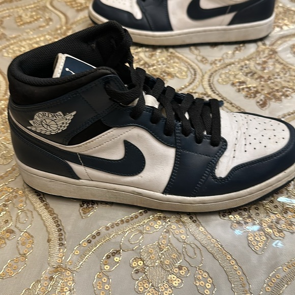 NIKE AIR JORDAN 1 MID SE ASW 'CARBON' - SIZE 9 MENS US - Picture 2 of 16